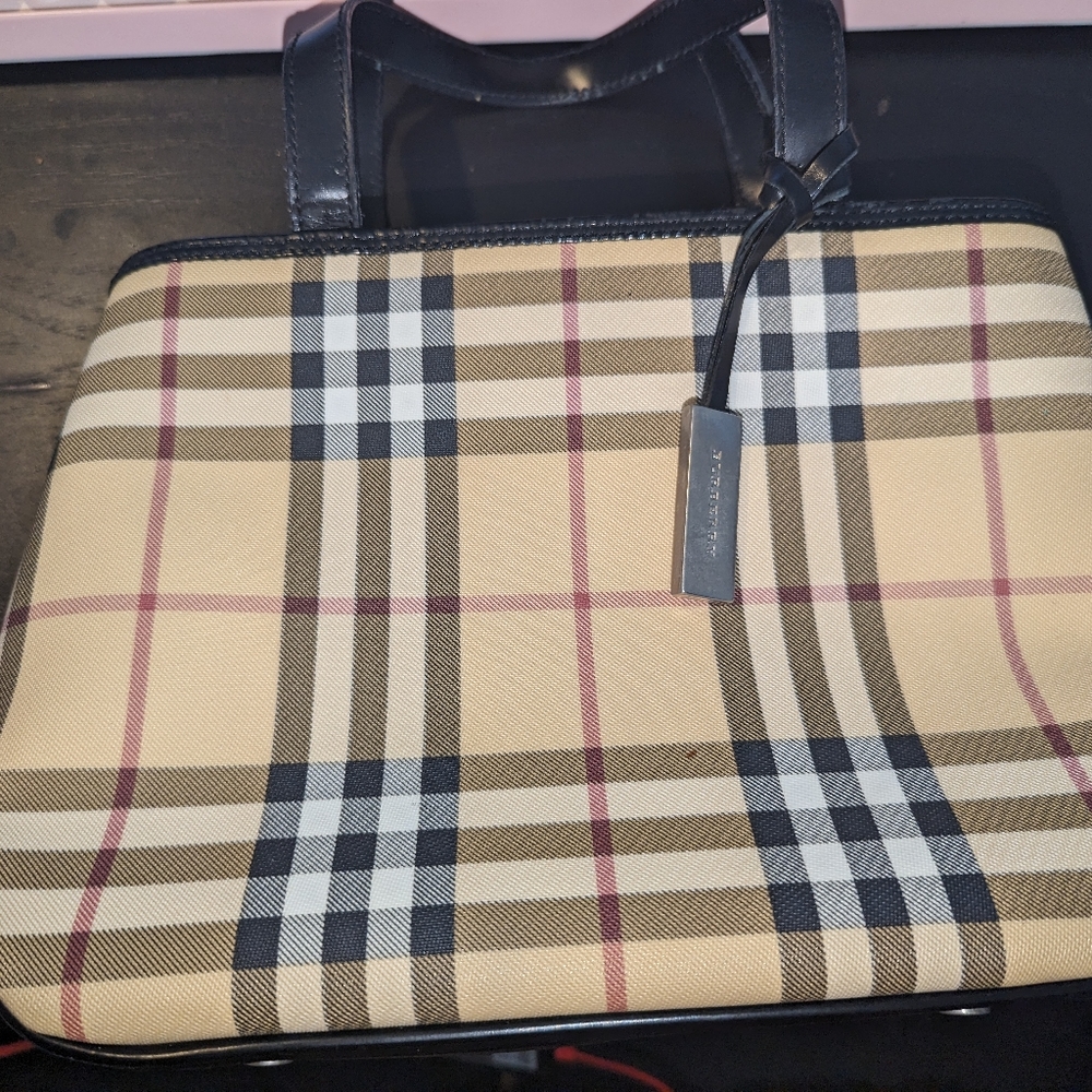 Burberry handbag - Picture 2 of 11